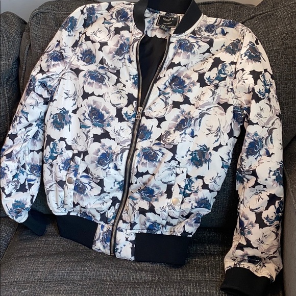 Forever 21 Floral Bomber Jacket SALE - Picture 2 of 7